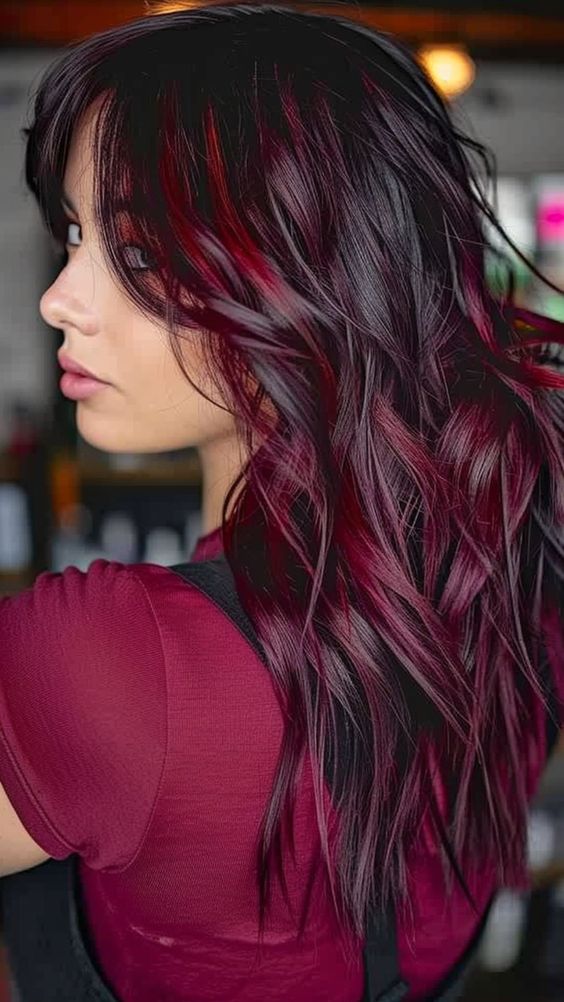 Create a bold look with black and burgundy dimensions. Opt for a balayage technique to achieve a harmonious blend between these striking colors.