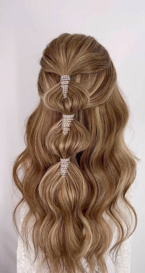 Trendy bubble half-ponytail featuring evenly spaced hair bands creating a playful, bubbly effect.